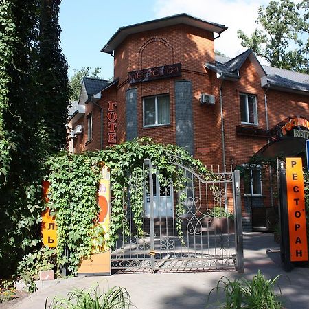 באקה Hotel Gostynnyi Dvir מראה חיצוני תמונה