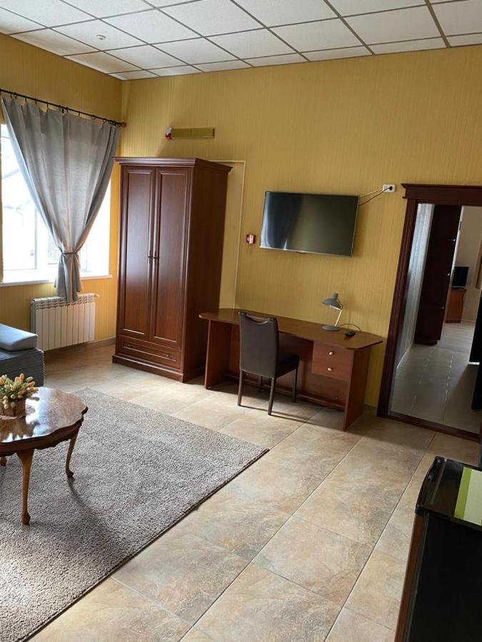 באקה Hotel Gostynnyi Dvir מראה חיצוני תמונה