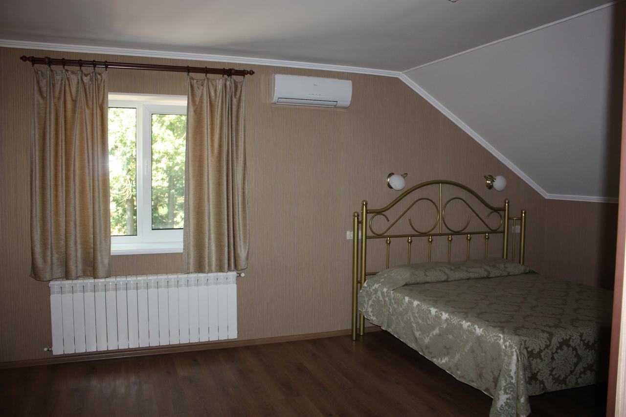 באקה Hotel Gostynnyi Dvir מראה חיצוני תמונה