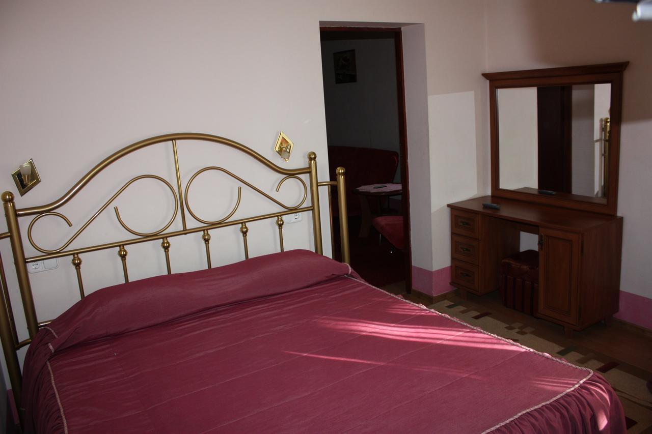 באקה Hotel Gostynnyi Dvir מראה חיצוני תמונה